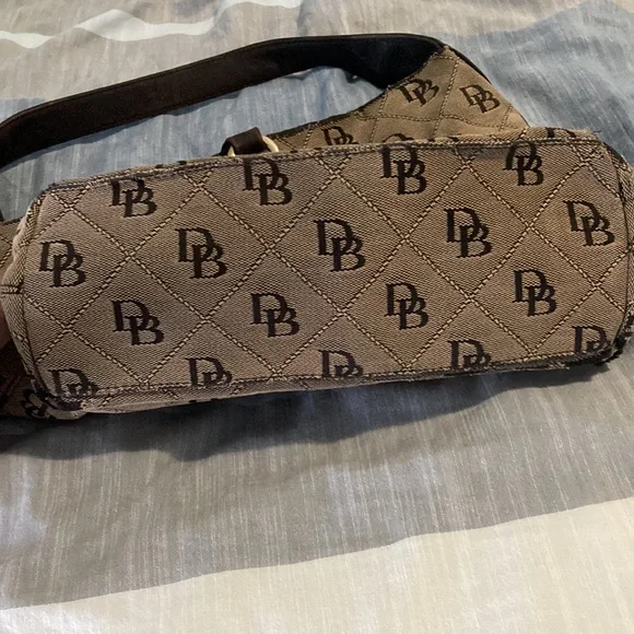 Dooney & Bourke purse - Picture 4 of 10